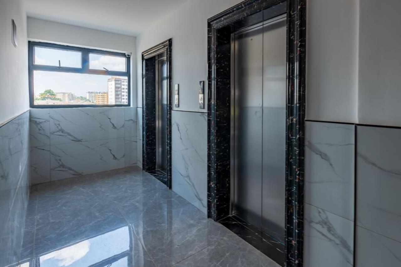 Luxury One Bedroom W/indoor Fireplace