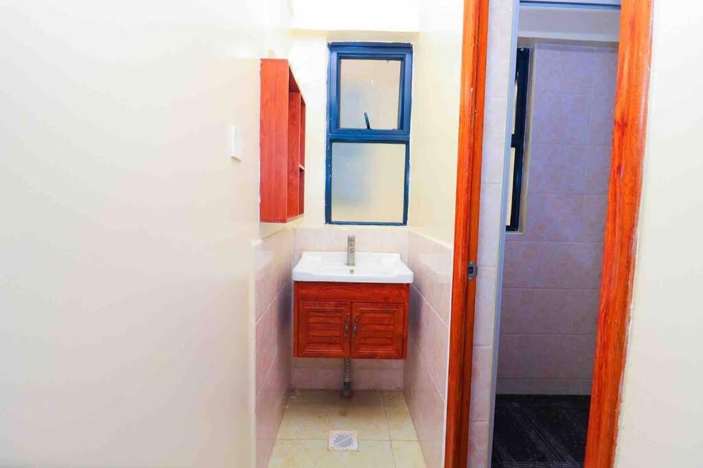 Apartment Luxury 1 Bed With Extra Bed Kilimani Kenya *