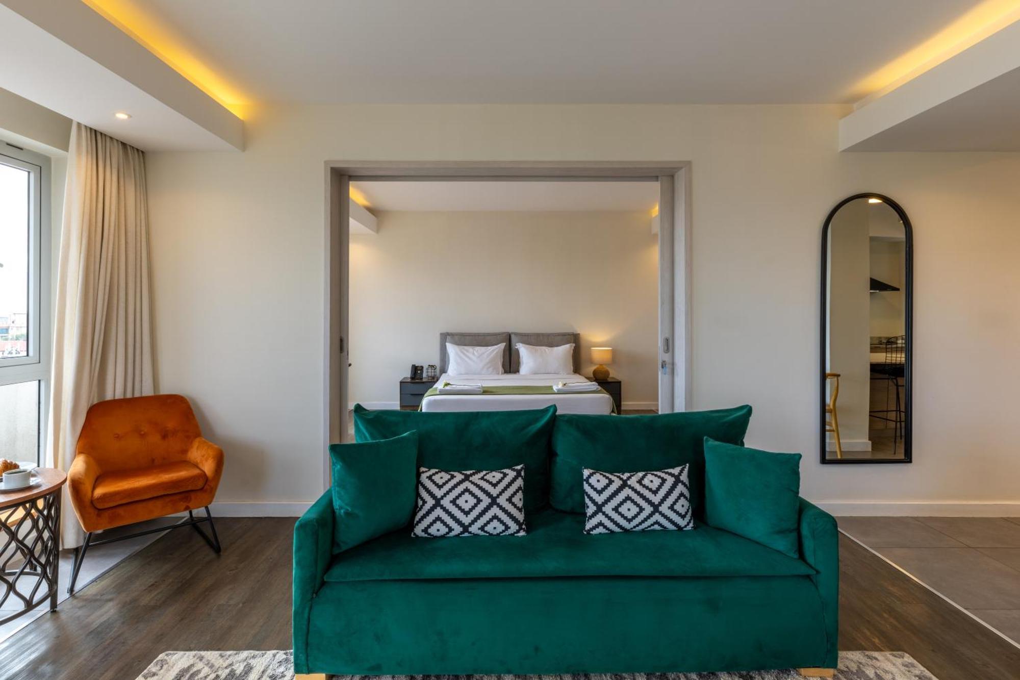 Capital M Emerald Line By Yourhost,