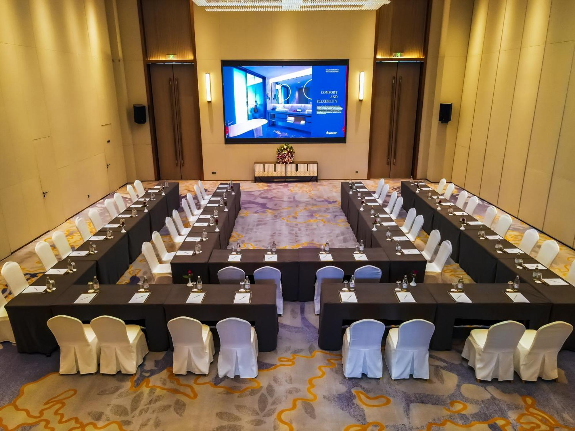 Argyle Grand Airport Hotel 5*