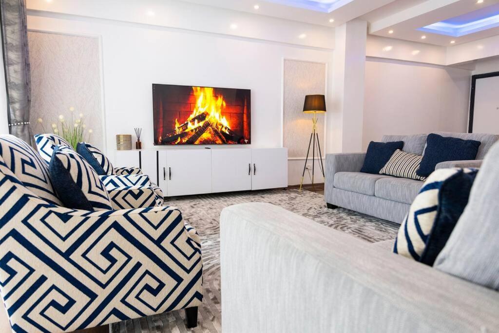 Centrally Located 3br Stylish Family Haven Apartment *