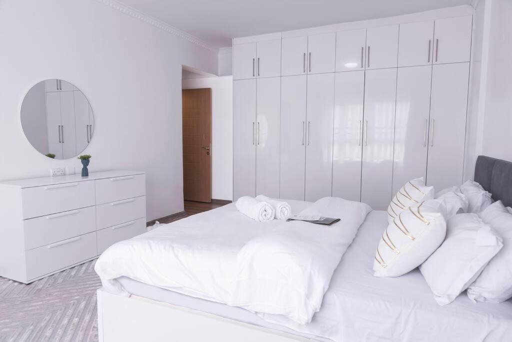 Centrally Located 3br Stylish Family Haven Apartment *