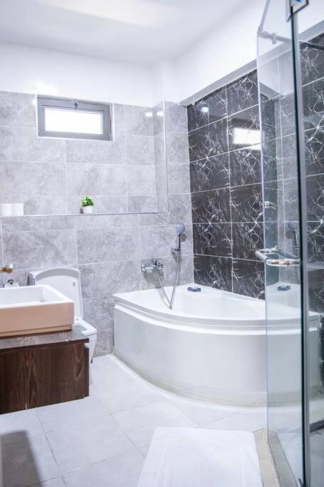 Centrally Located 3br Stylish Family Haven *