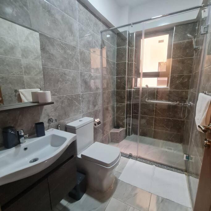 Centrally Located 3br Stylish Family Haven Apartment *