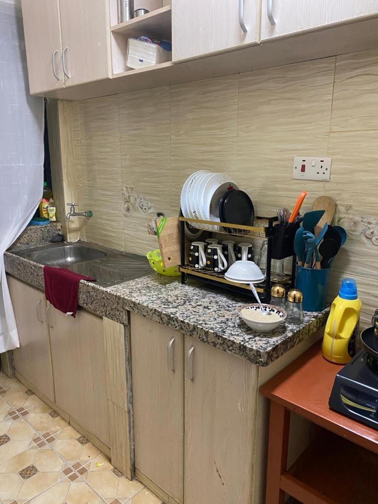 Cozy And Modern 2 Bedroom Mirema