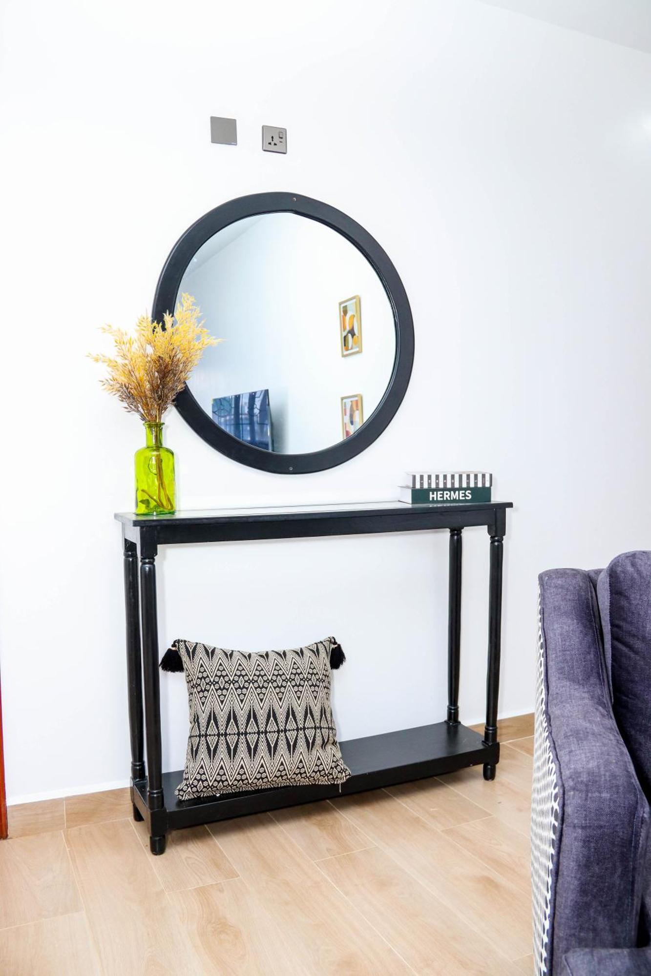 Two Bedroom Apartment-central Location, Book Now! Apartment *