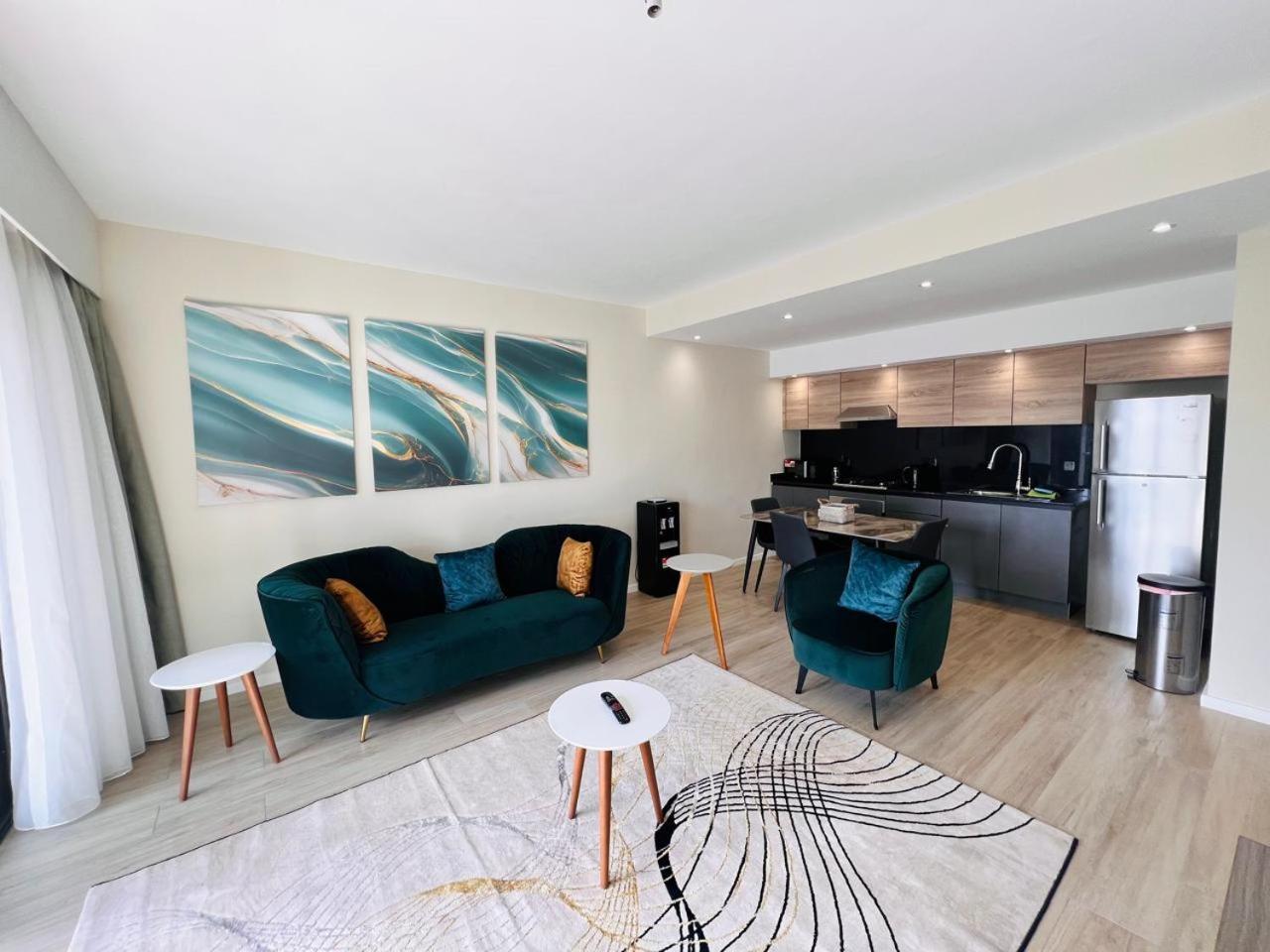 Deluxe Riverside Apartment *