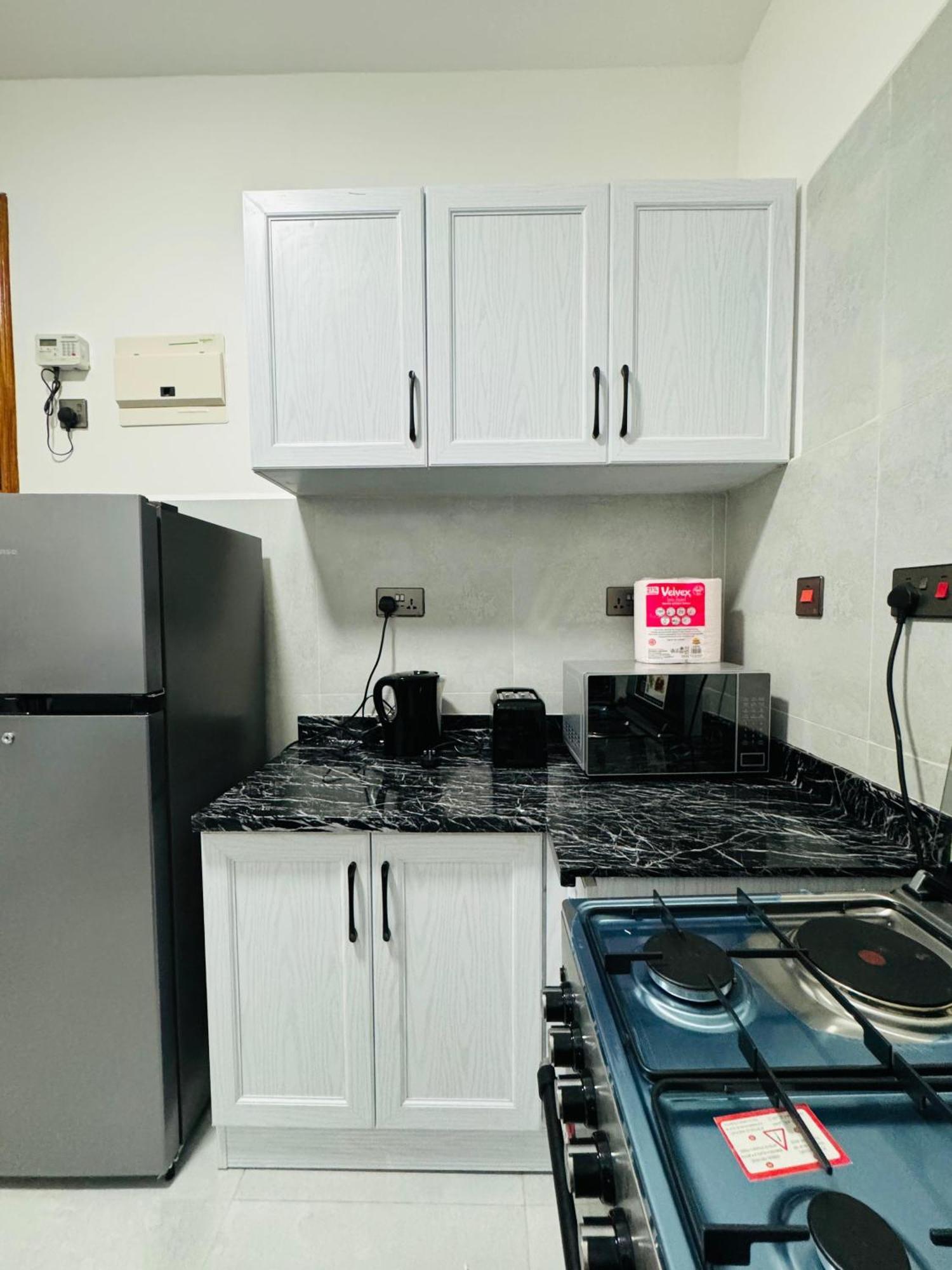 Azania Homes Tranquil 2 Bedroom In Westland 5 Minutes To Sarit Centre *