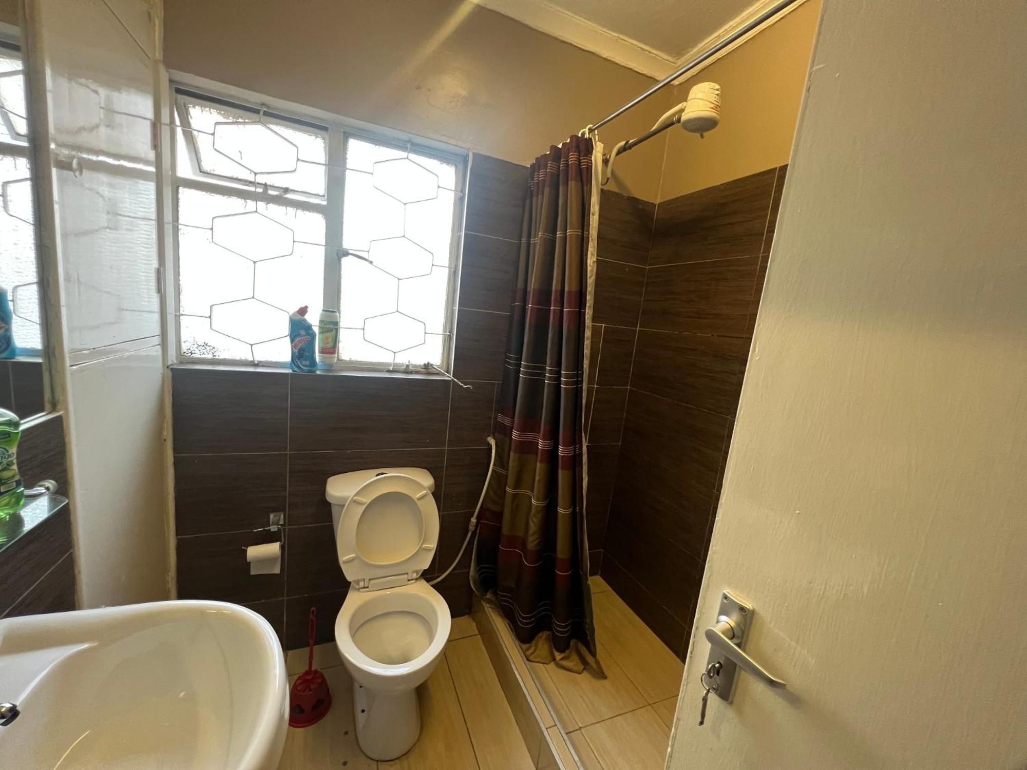 Juke's Serene Westlands Villa *
