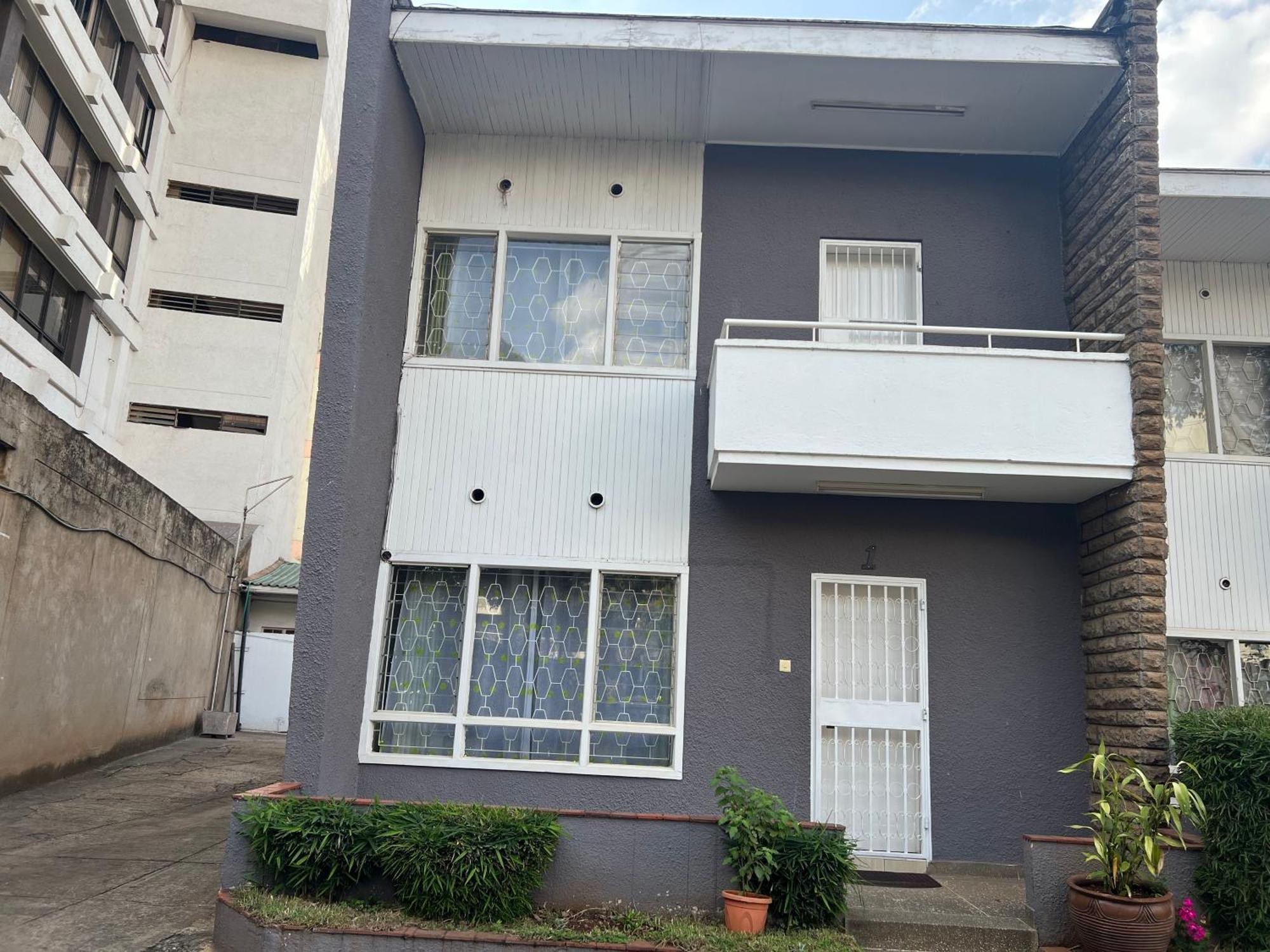 Juke's Serene Westlands Villa