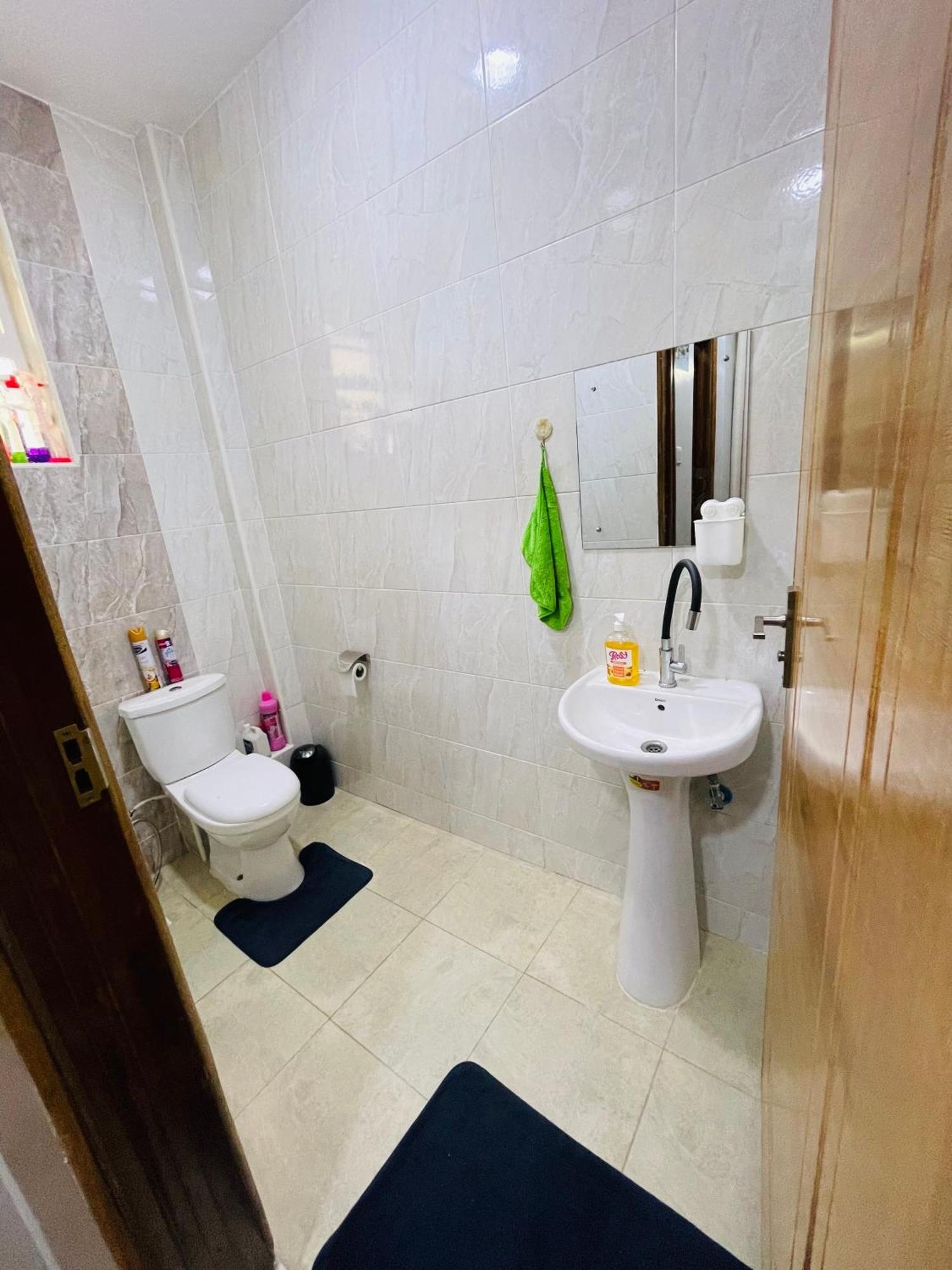 Harly Spacious Teabs