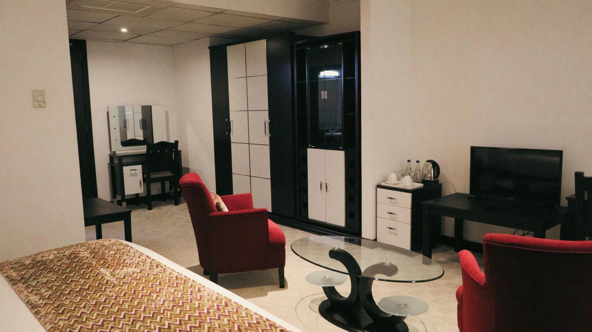 Hotel The Panari - Near Jomo Kenyatta International Airport