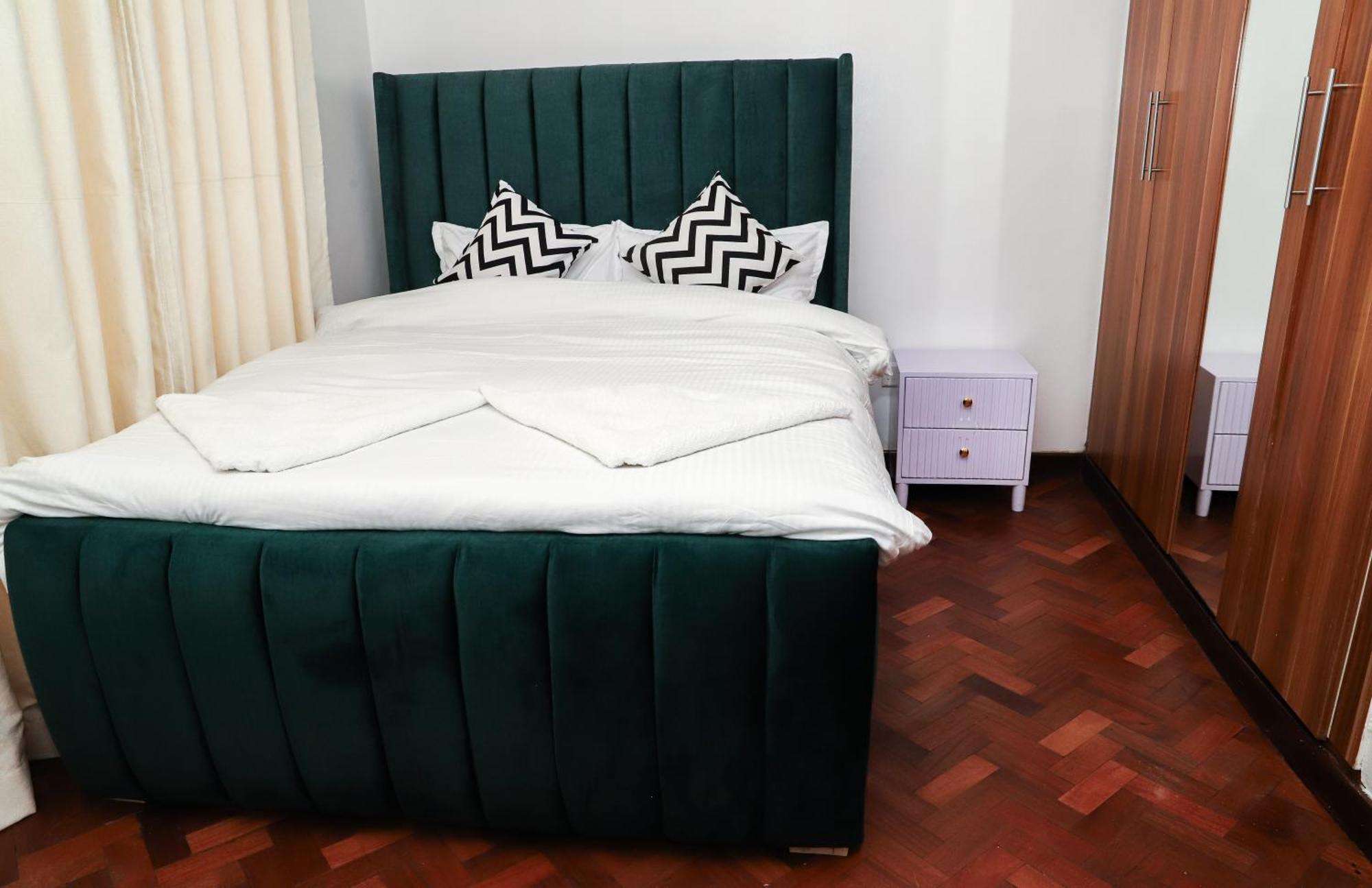 3 Bedroom By Emmaculate Apartment