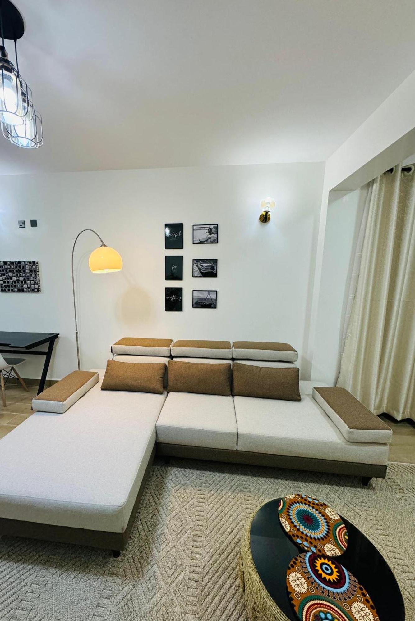 Azania One Bed Near Westgate And Sarit Malls *