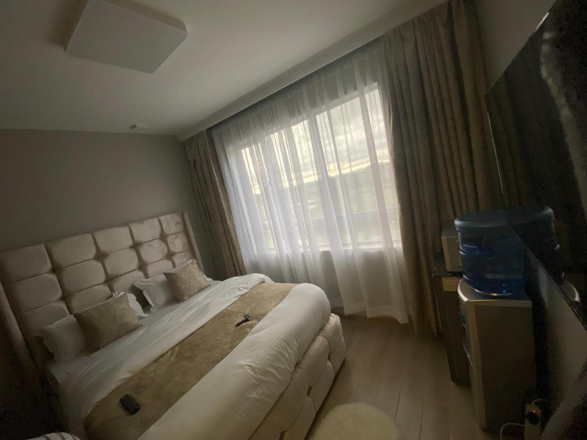 Apartment Favorite Staycation By Janice - Modern Comfort Near Airport *