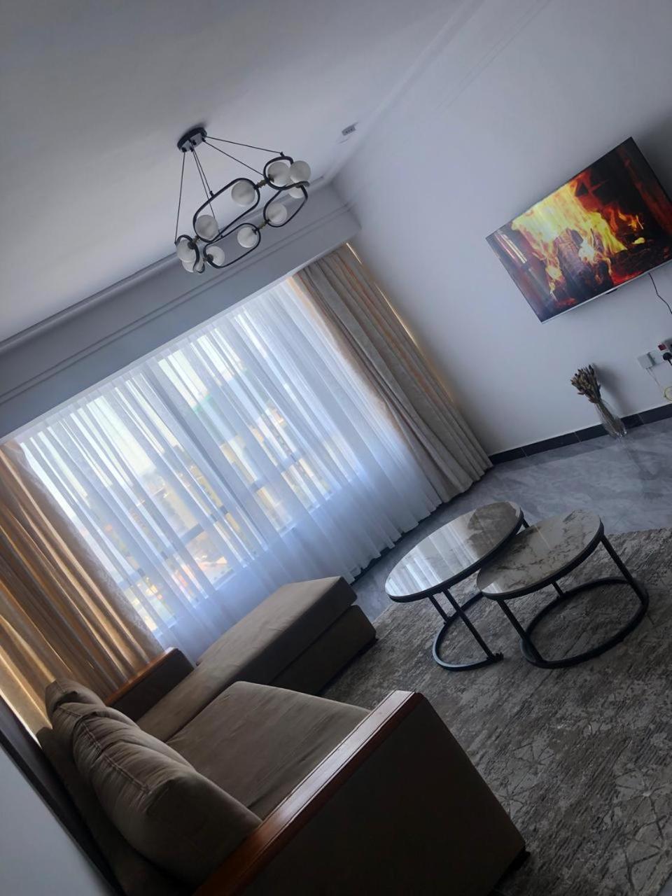 Starluxe * Nairobi