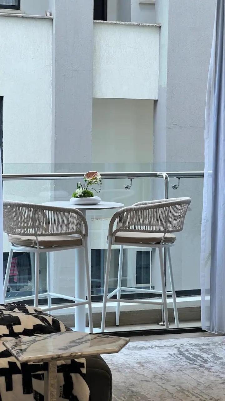 Hestia Living - The One *