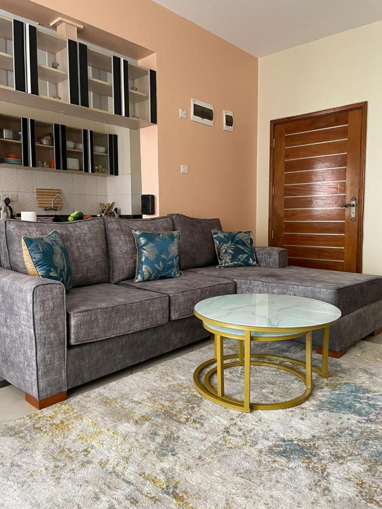 Apartment 1-bed In Next To The Mall *