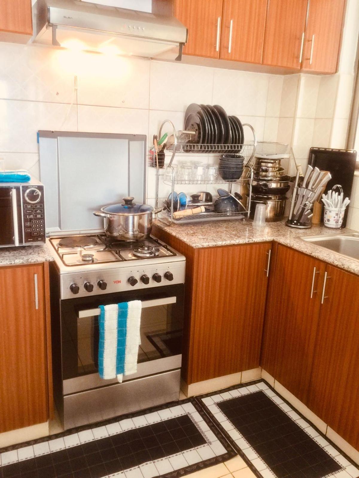Strategically Located 3 Bedroom 15minutes From The Airport Apartment *