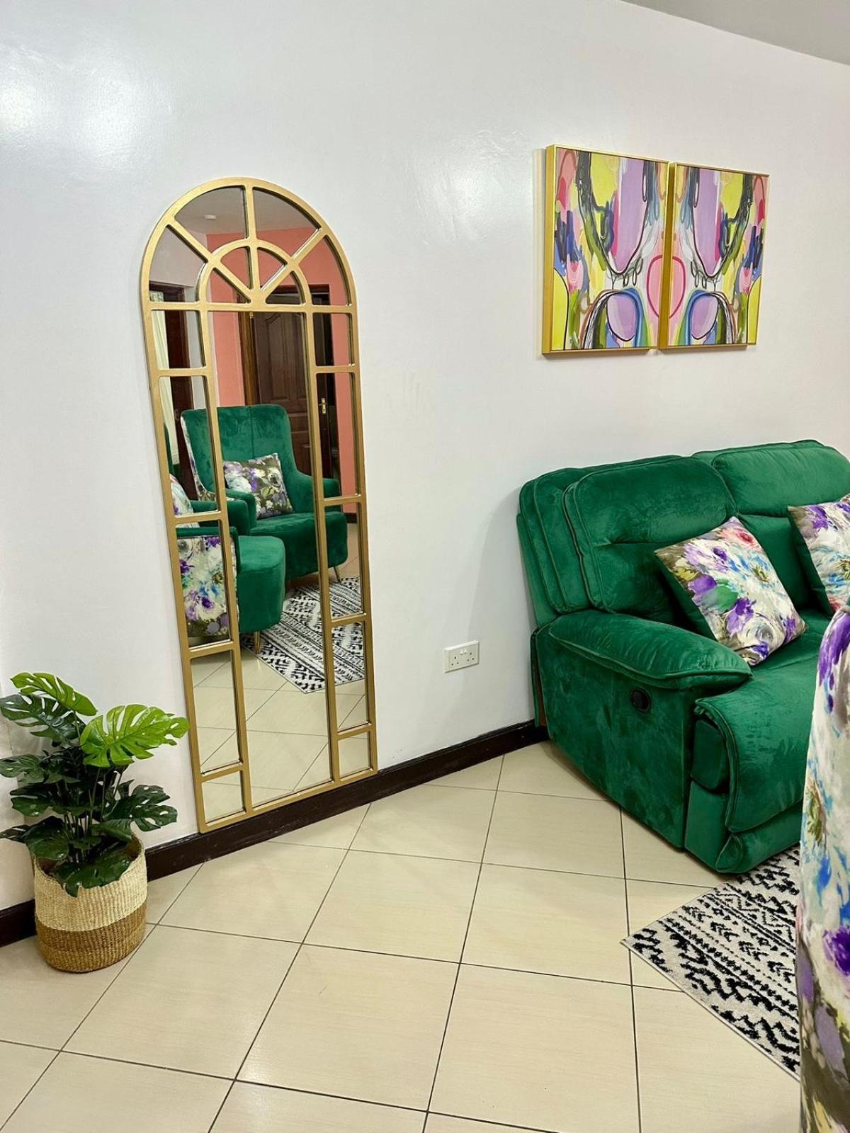 Cozy Retreat In The Heart Of Nairobi Apartment *