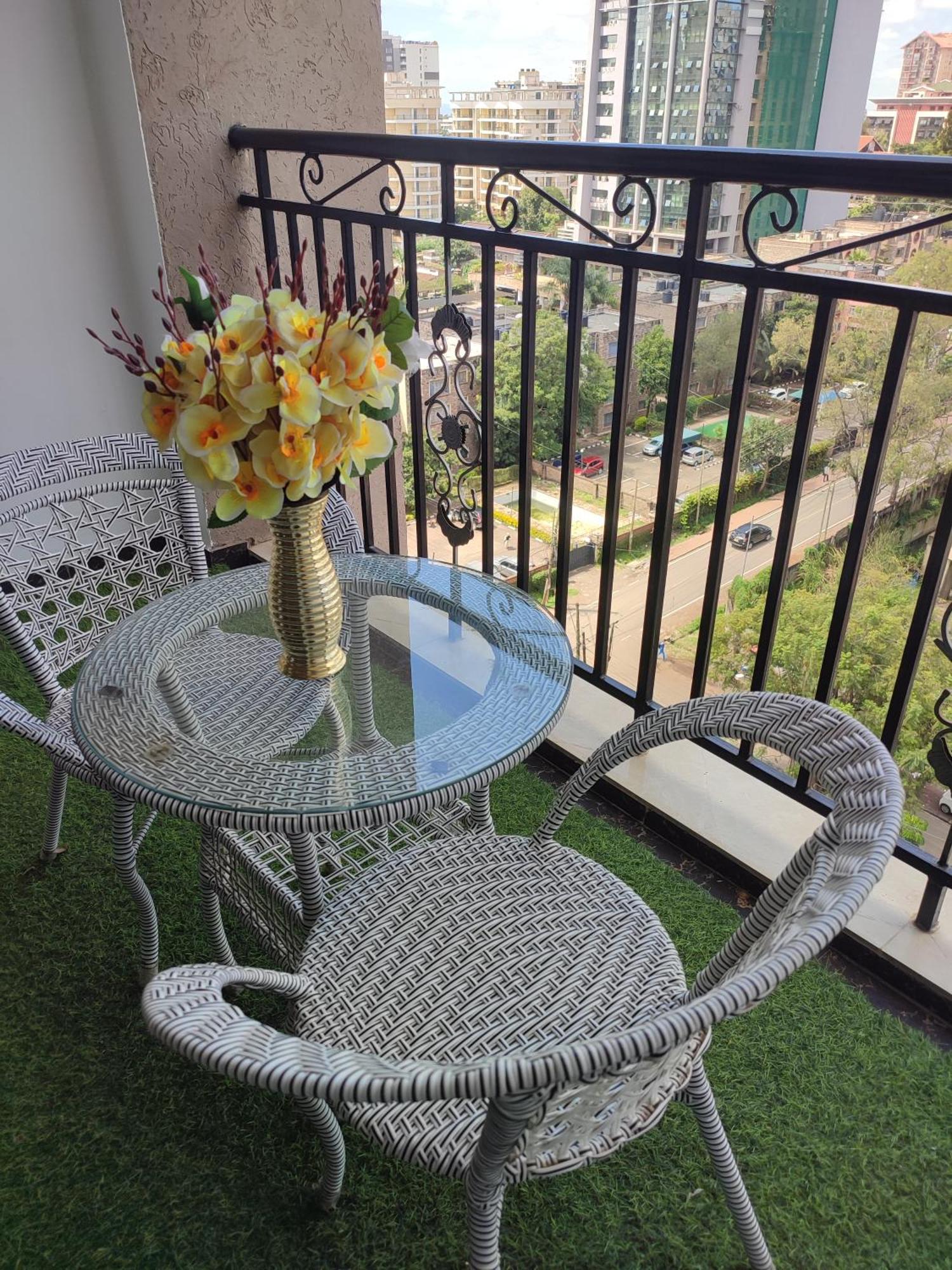 Kilimani Homes Paradise 2 Bedroom Near Yaya Centre Netflix And Balcony Nairobi