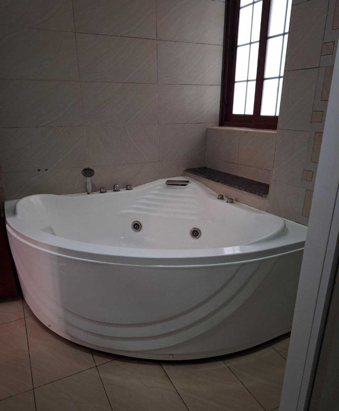 Apartment Executive Four Bedroom Kilimani With A Rooftop Pool *