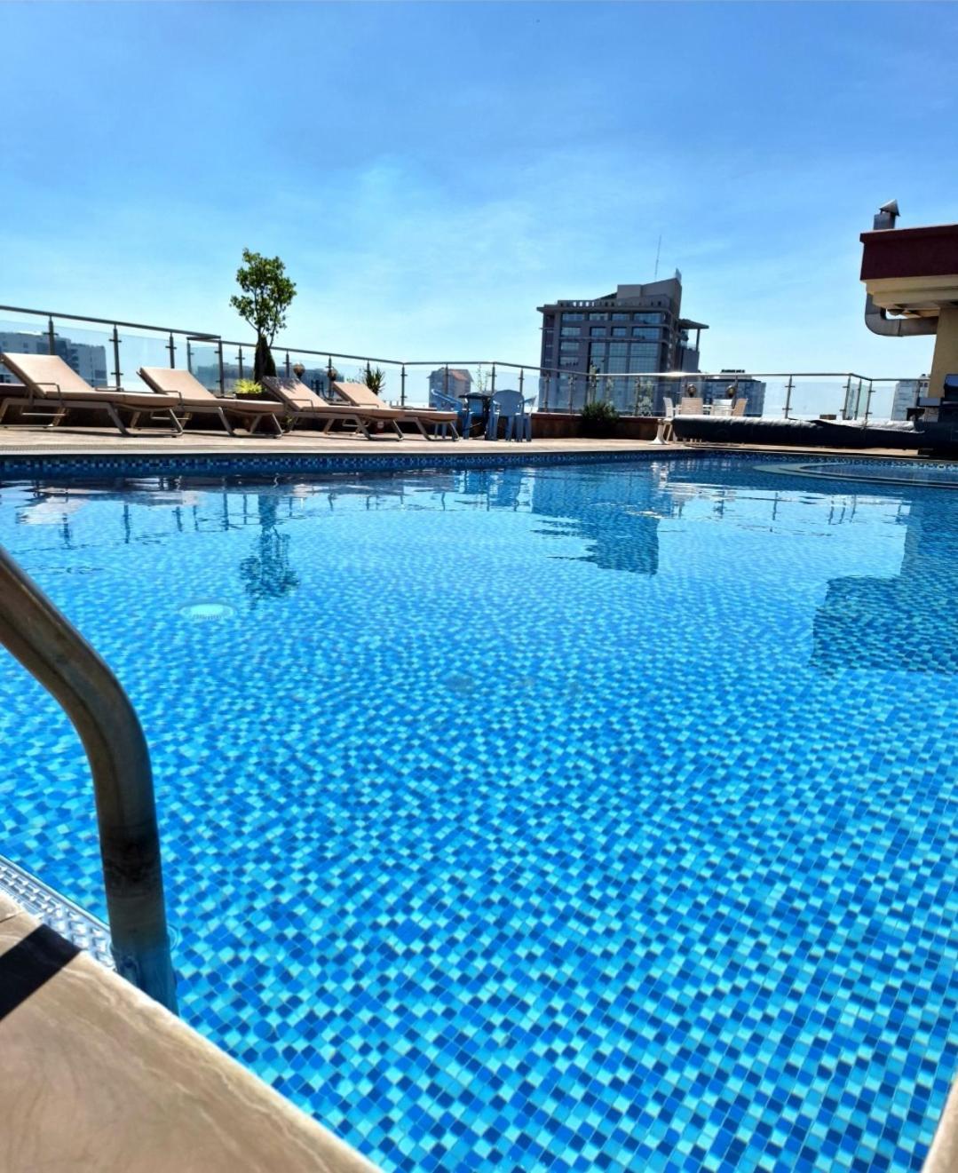 Executive Four Bedroom Kilimani With A Rooftop Pool Apartment *