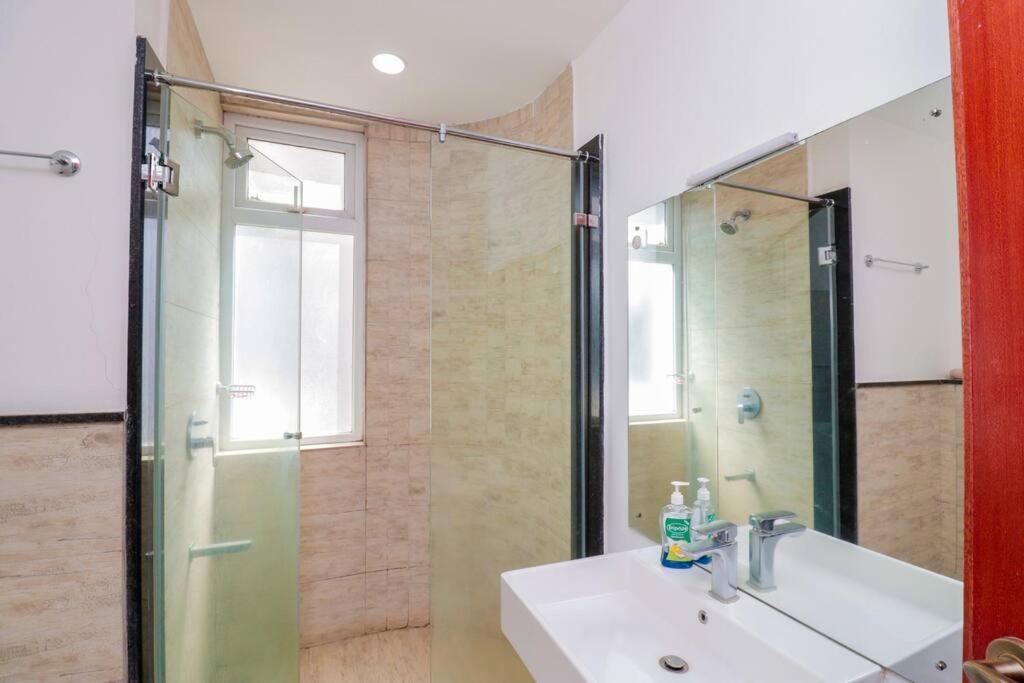 Luxury 2 Bdrm Ensuite In Kilimani With Balcony Views *