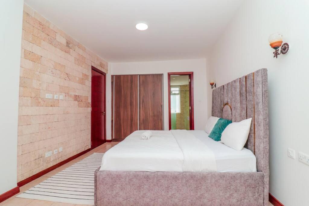 Luxury 2 Bdrm Ensuite In Kilimani With Balcony Views Apartment Nairobi