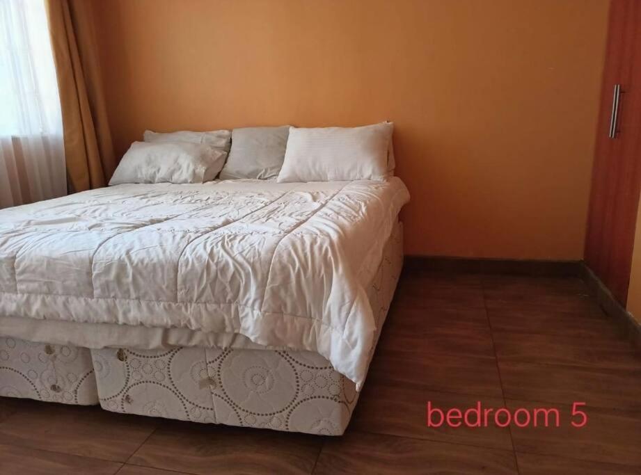 Villa Five Bedroom In Keren *