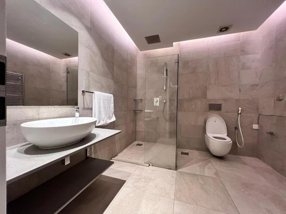 Serenity Ii - Westlands,