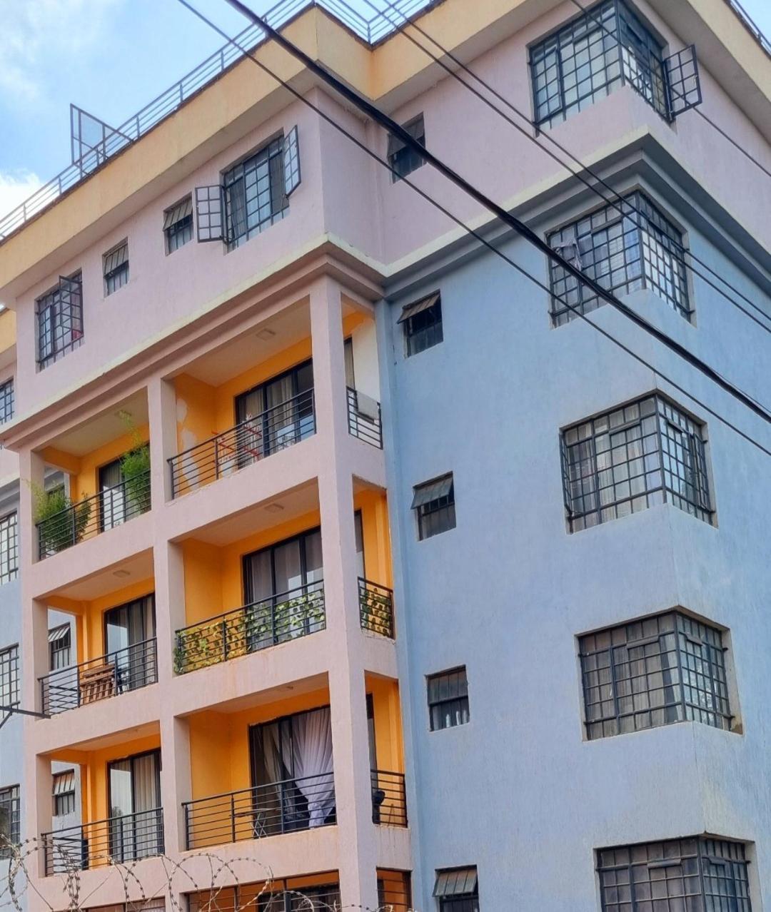 Apartment Rossyln Close To Un, Village Market And Two Rivers Mall *