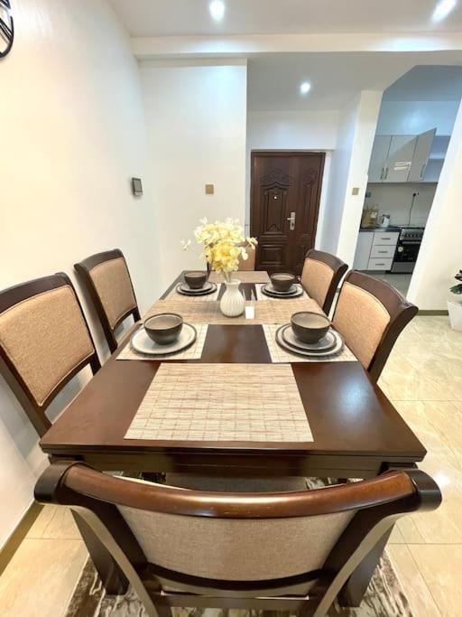 Cozy 2br Near Yaya & Prestige Malls Apartment Nairobi