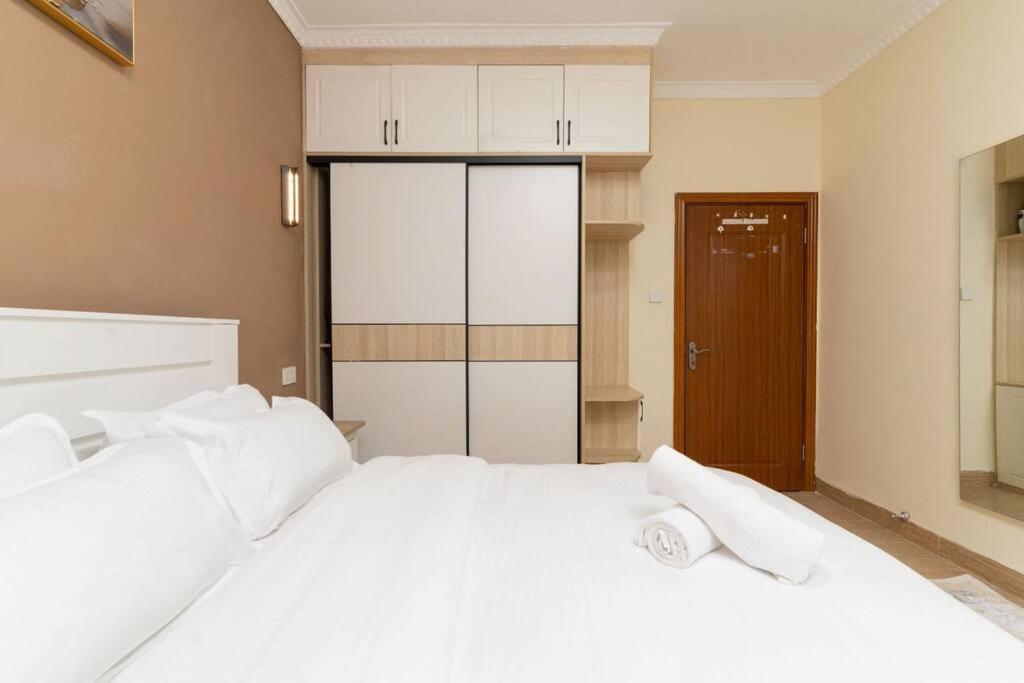 Executive 1bdr With Gym, Pool & View *