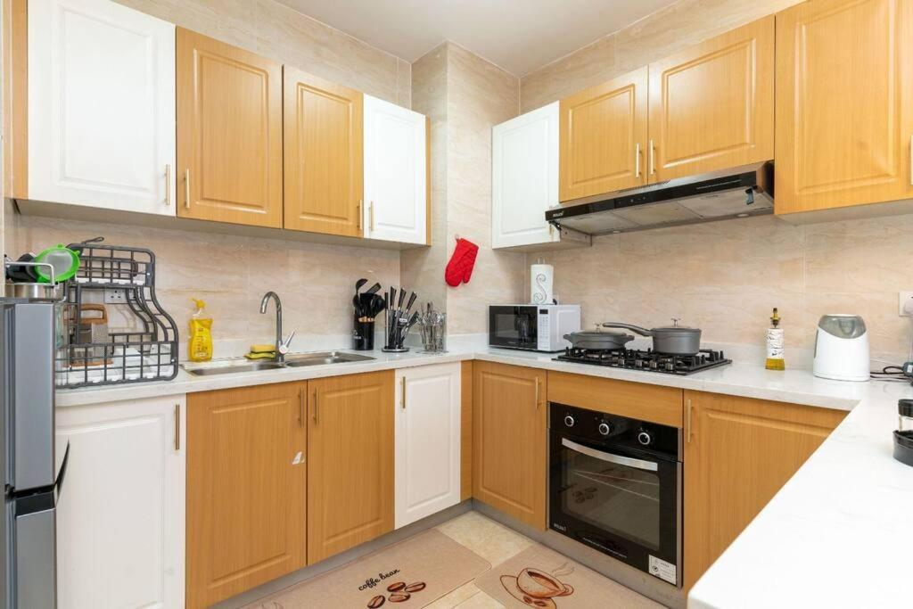 Executive 1bdr With Gym, Pool & View Apartment *