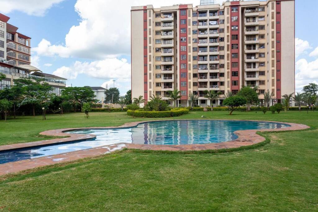 Executive 1bdr With Gym, Pool & View Apartment *