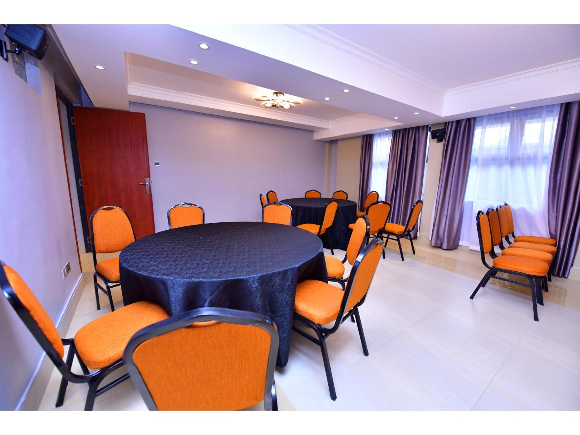 Hotel Olive Gardens 2*