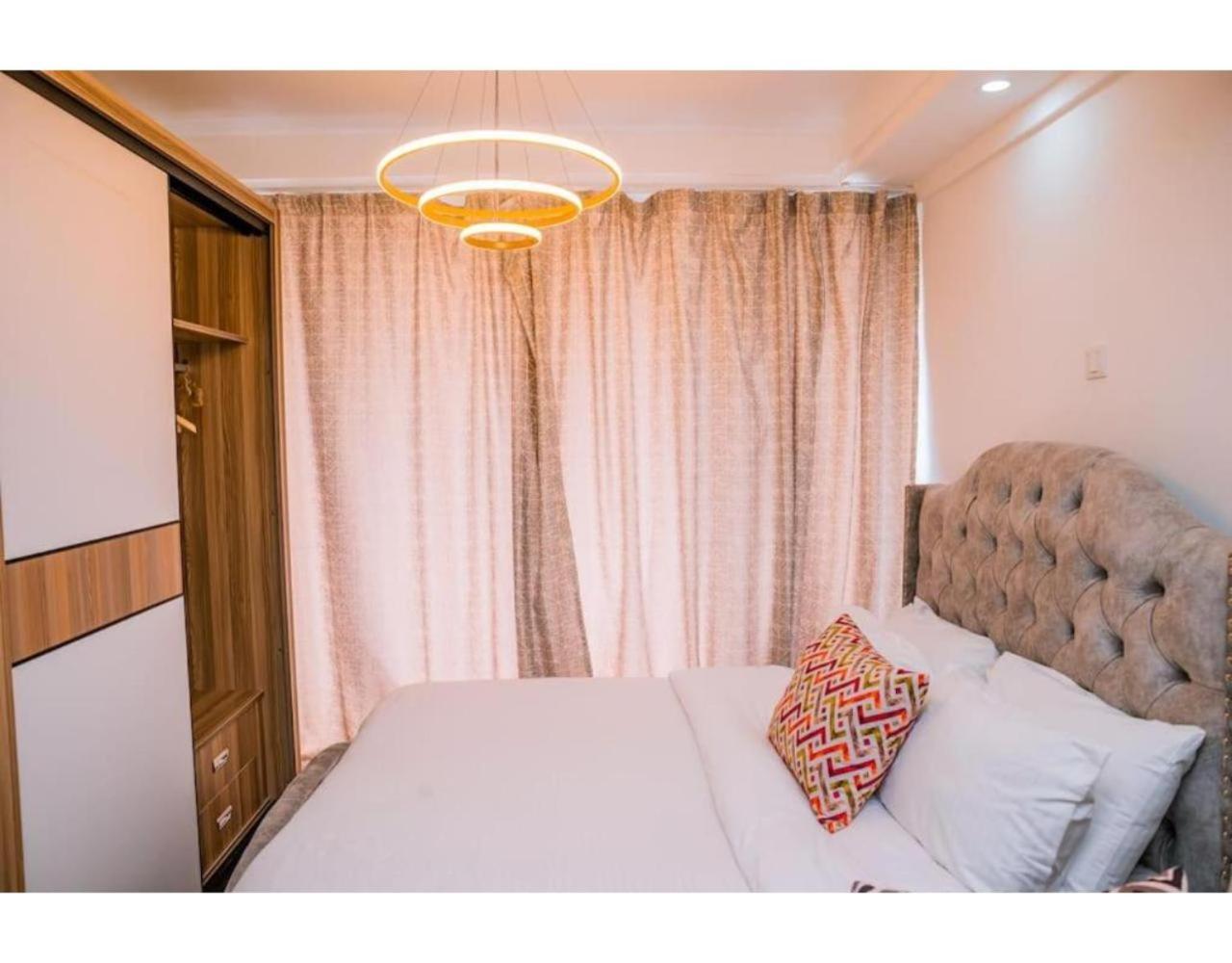 Charming At Goldpark Kilimani, Yaya Centre Apartment *