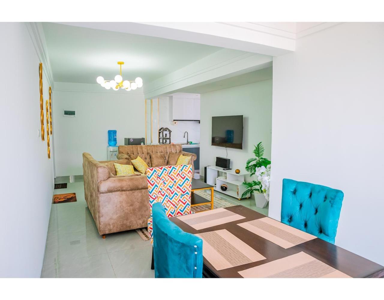 2 Bedroom Skyview Retreat At Goldpark Homes By Lulu Homes Apartment *