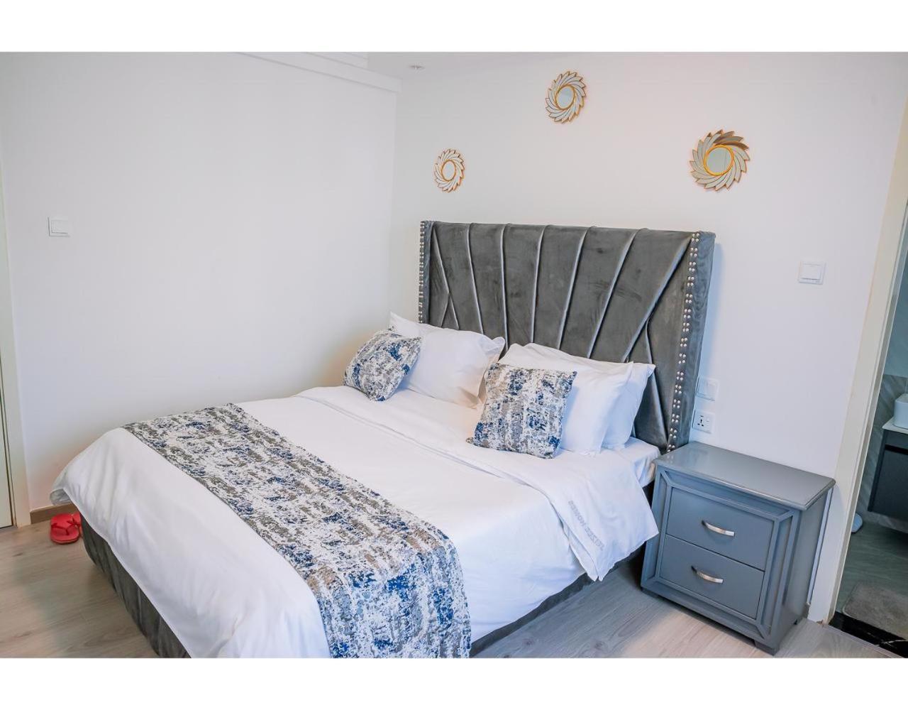 Apartment 2 Bedroom Skyview Retreat At Goldpark Homes By Lulu Homes *