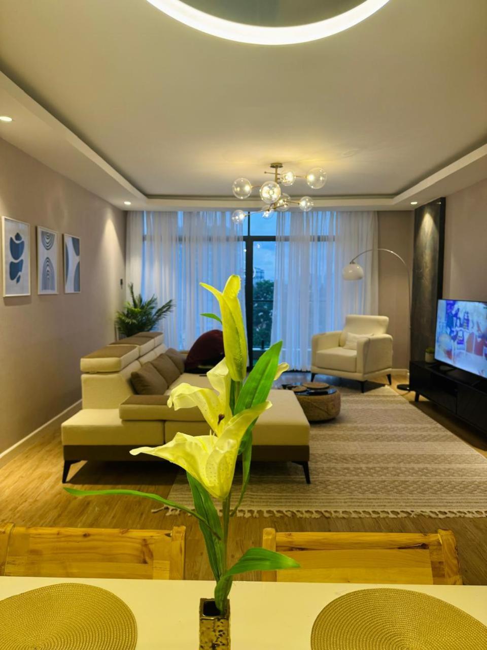 Volaire Luxury 2 Bedroom In Westlands Apartment *