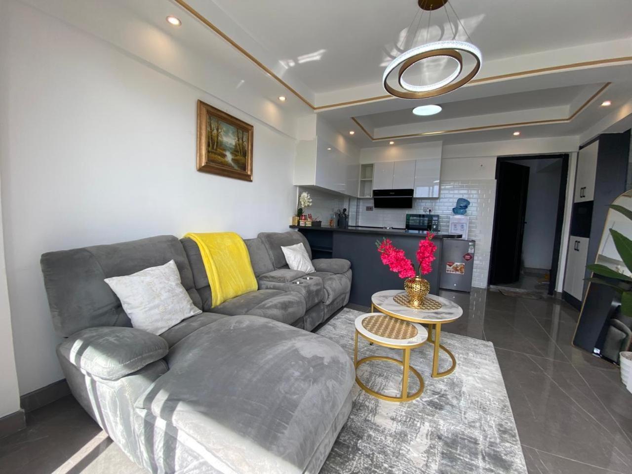 Luxurious 1br Centrally-located In The Heart Of The Serene Suburbs Of Kilileshwa Apartment *