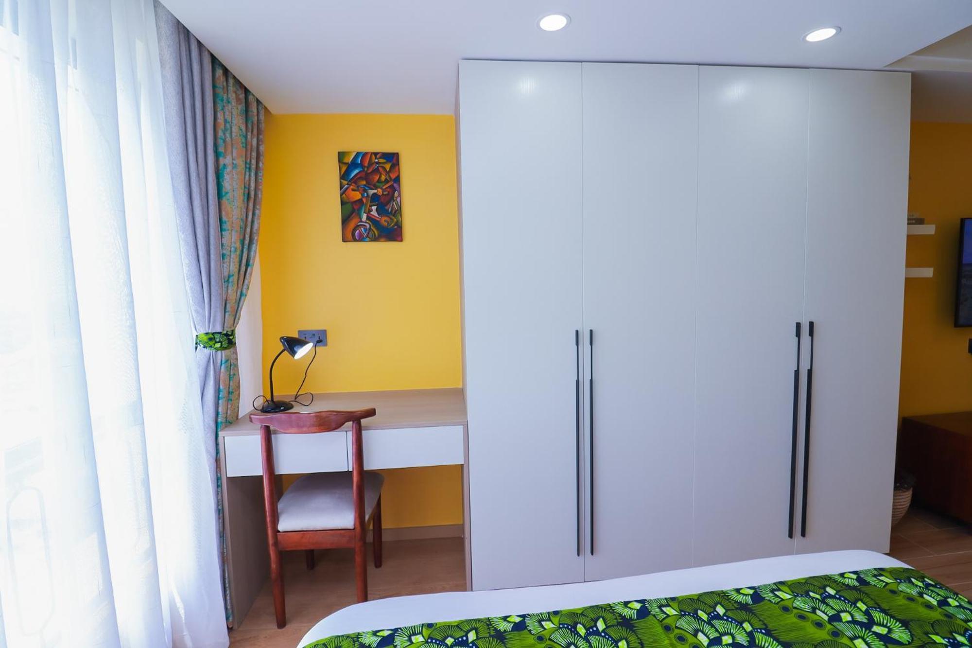 Kilimani By China Town With A Pool Apartment