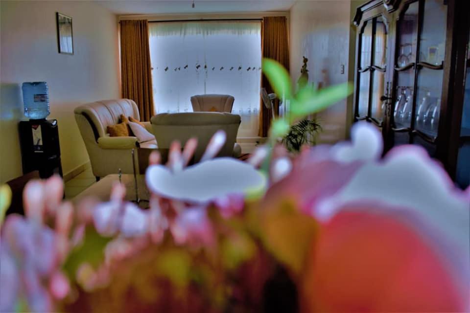 Apartment Strategically Located 3 Bedroom 15minutes From The Airport *
