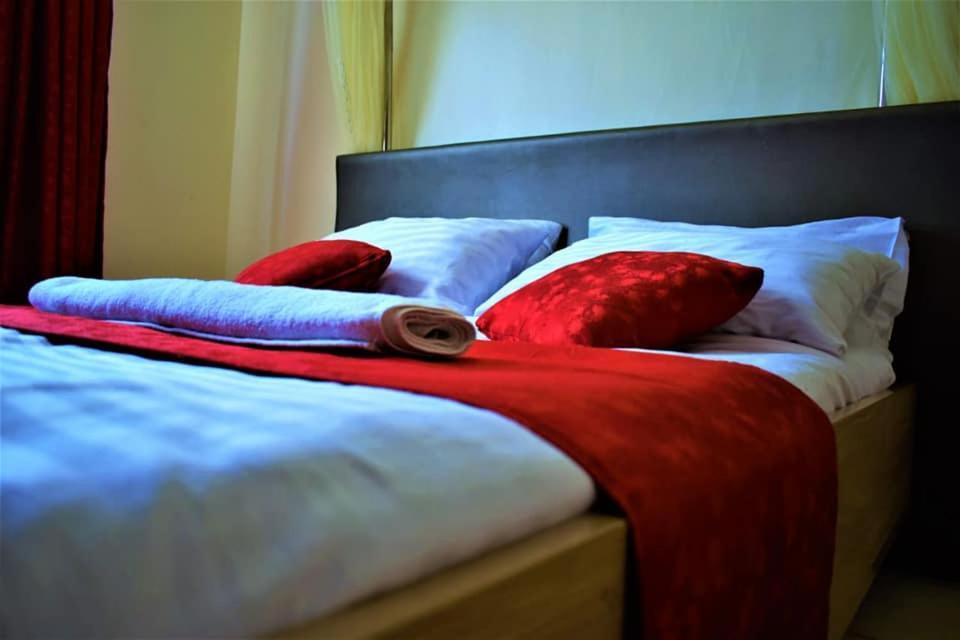 Strategically Located 3 Bedroom 15minutes From The Airport Apartment