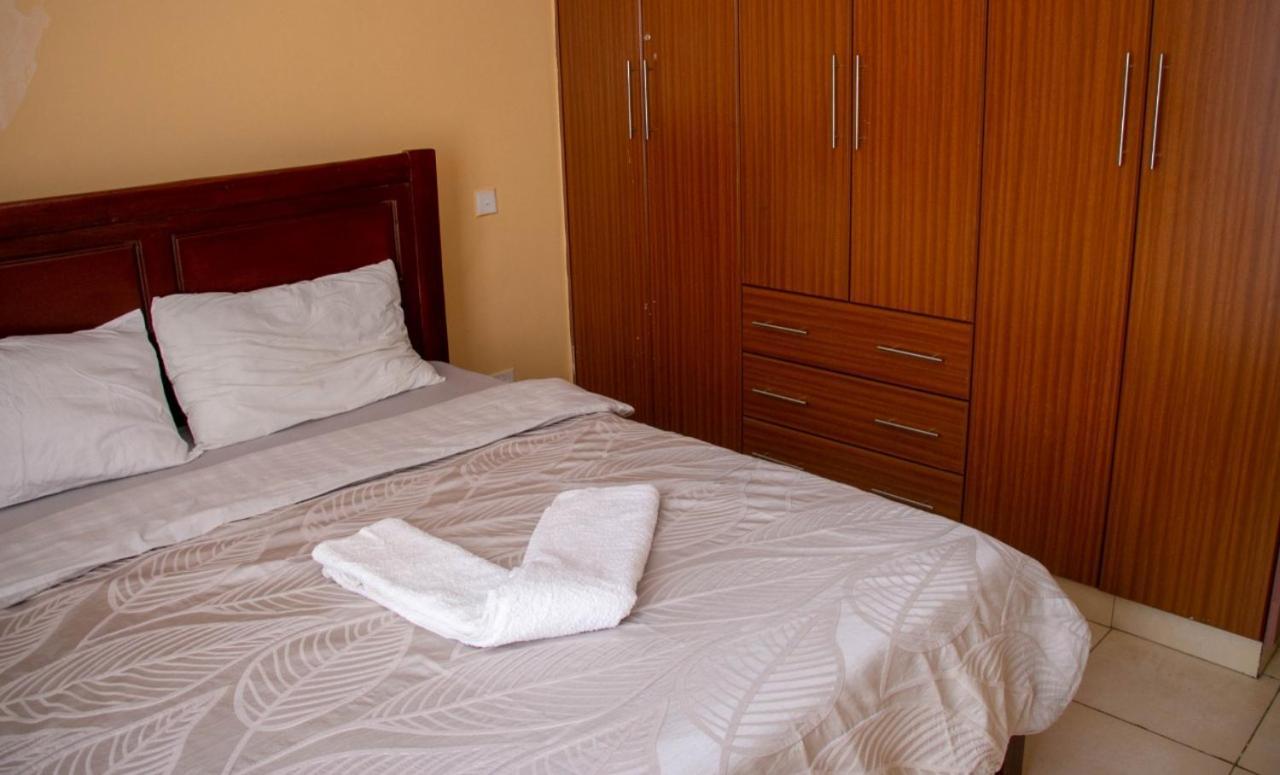 Apartment Strategically Located 3 Bedroom 15minutes From The Airport