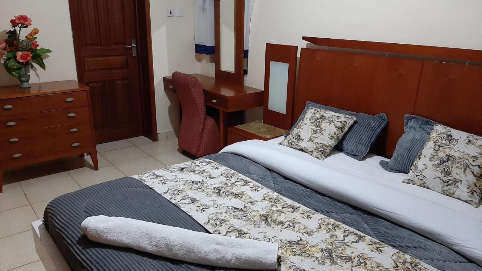 Apartment Strategically Located 3 Bedroom 15minutes From The Airport