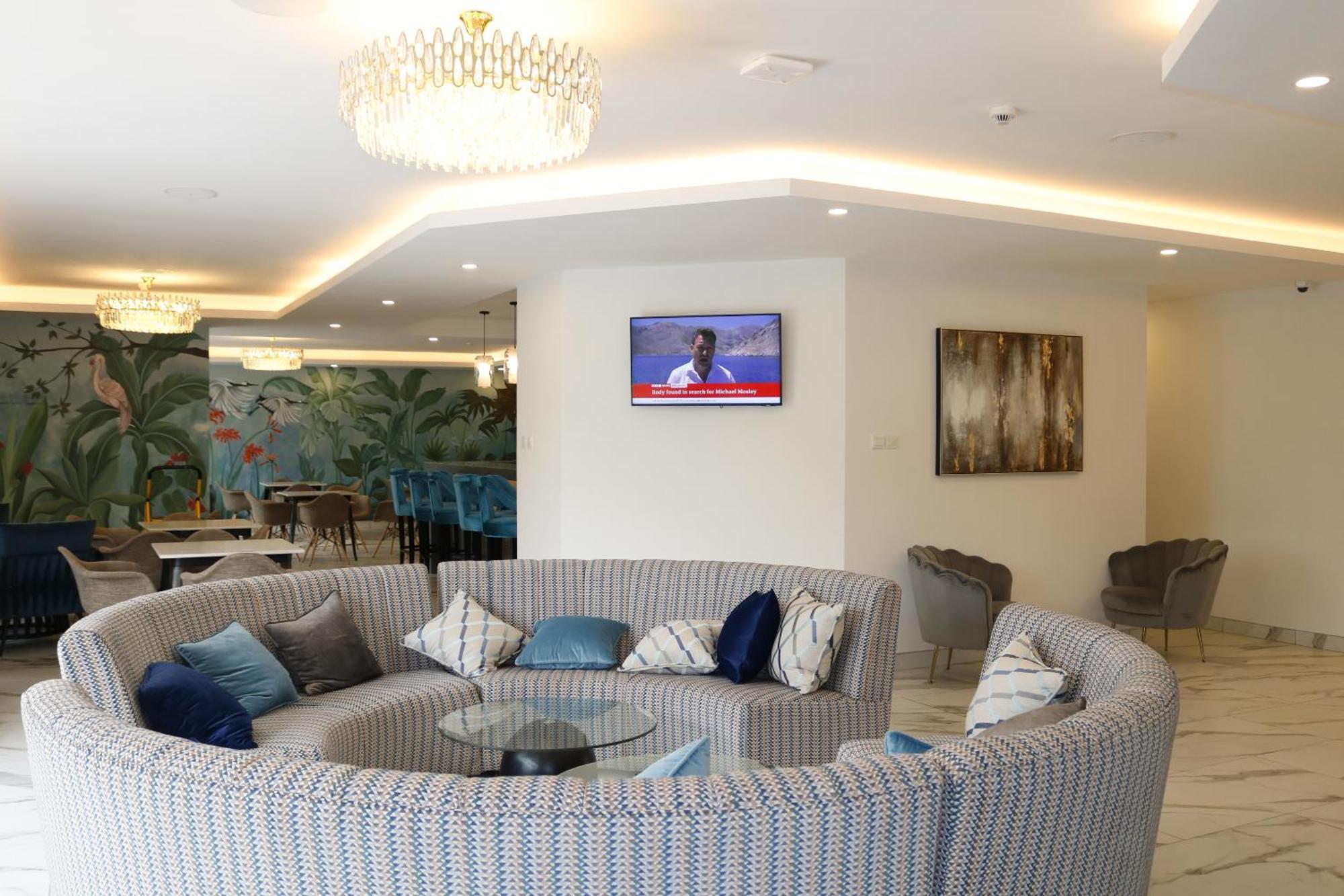 Hotel Yaya Hotel & Apartments 4*