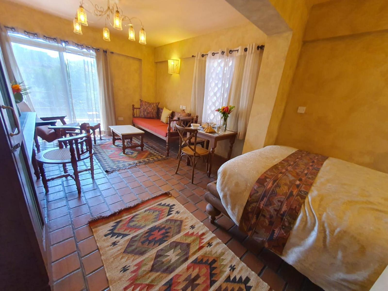 Woodmere Grand Apartment *