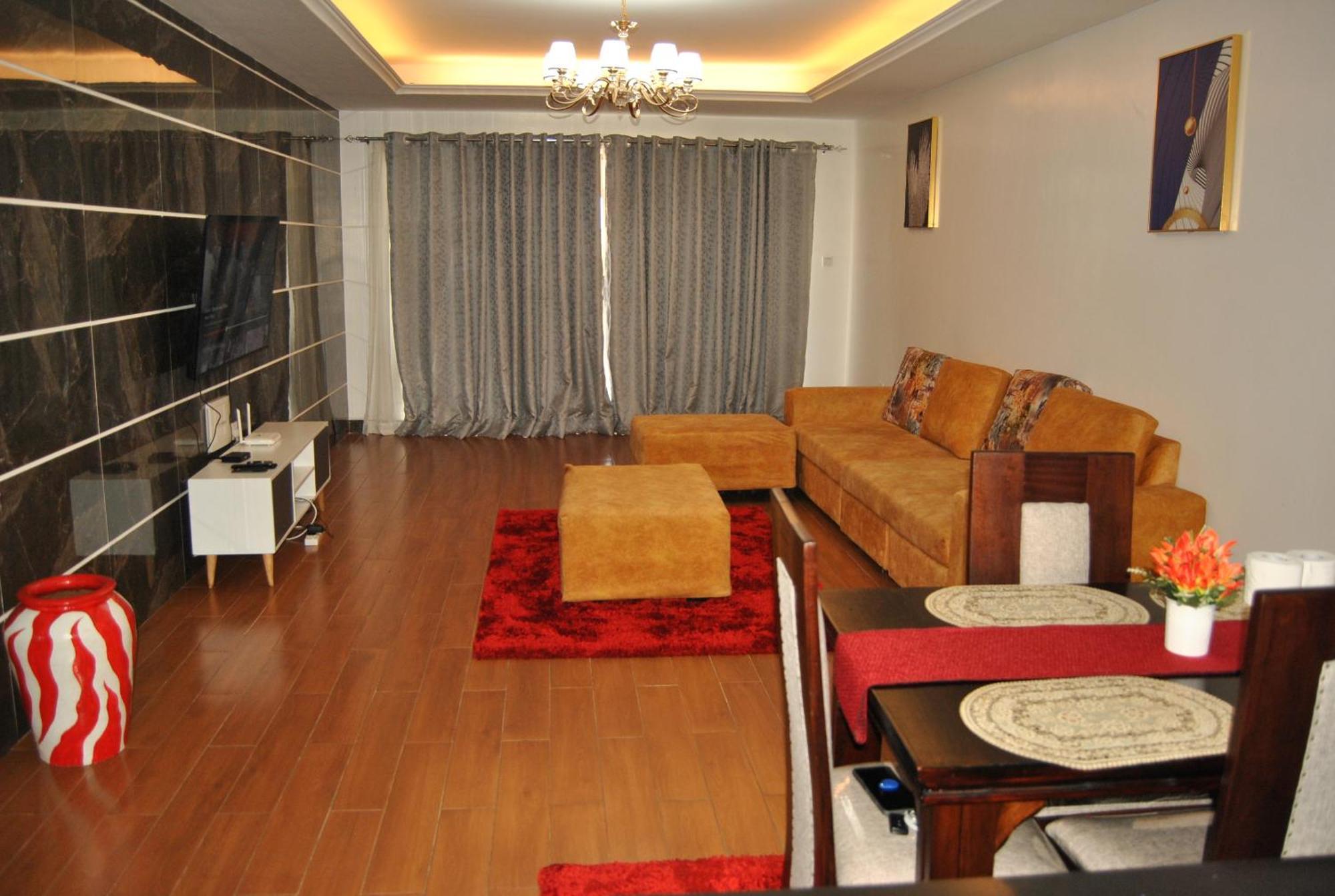 Cozy Two Bedroom Apartment *